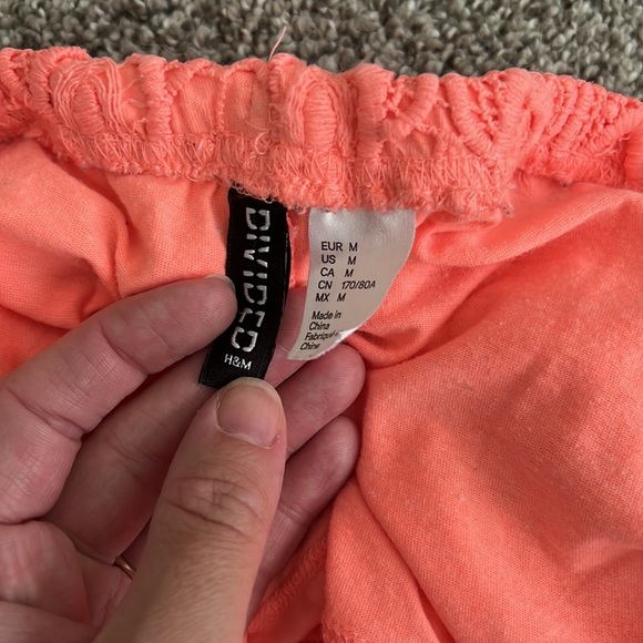 H&M size medium coral shorts - Picture 3 of 3